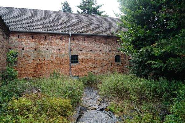 angrenzendes Grundstück