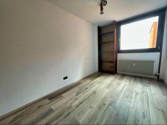 Kinder- oder Arbeitszimmer 1