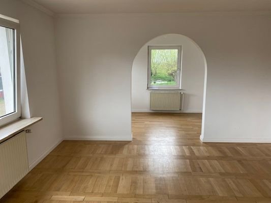 Wohnzimmer mit Durchgang Esszimmer