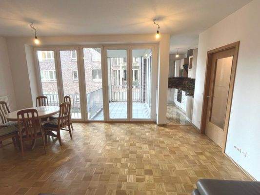 Wohn-Esszimmer Balkon