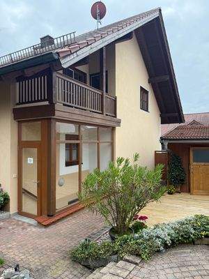 Balkon und Abgang zum Keller bzw. Friseurladen