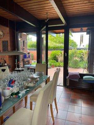 Esszimmer mit Zugang zur Süd-Terrasse