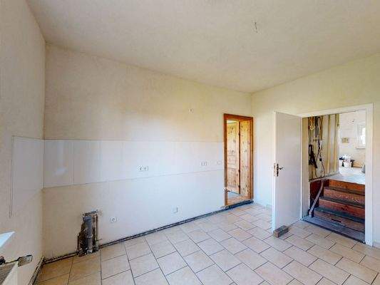 Küche mit Zugang zum Dachboden