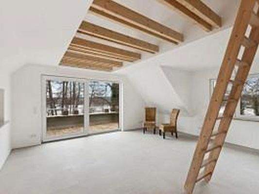 Wohnzimmer offener Dachstuhl