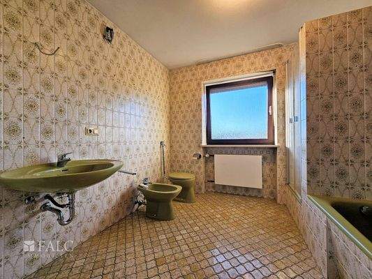 Großes helles Hauptbad