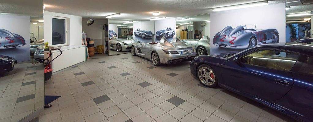 Garage mit 4 Stellplätzen