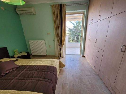 Kreta, Argouli: Zweistöckiges Haus mit Keller zu verkaufen