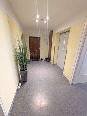 Treppenhaus 3. OG mit Aufzug