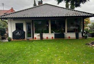 Rückseite mit Wintergarten