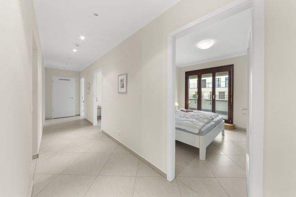 Der Flur zu den Schlaf-, Gäste- und Arbeitsräumen