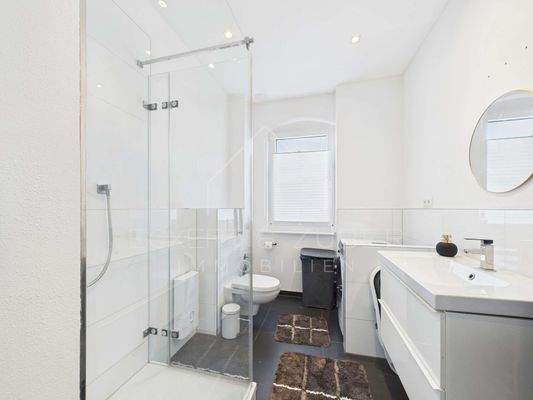 Badezimmer mit Dusche