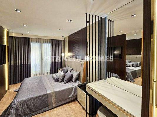 Flats in a Complex with Pool in Kucukcekmece Istanbul