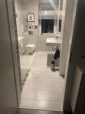 Vorderhaus 1. Badezimmer