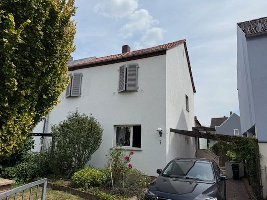 Straßenansicht Haus.jpg