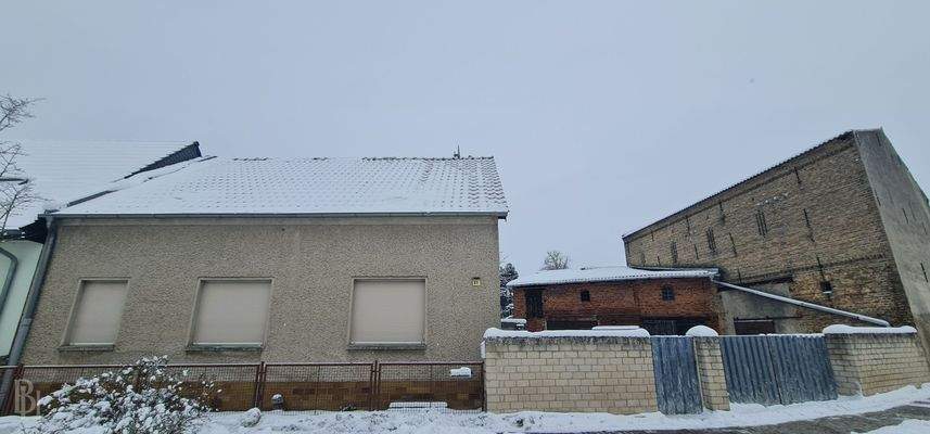 Grundstücksansicht Strassenseite