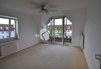 2 Zimmer WE-Wohnzimmer mit Loggia
