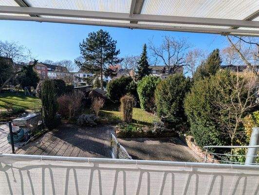 Blick vom Balkon EG in den Garten