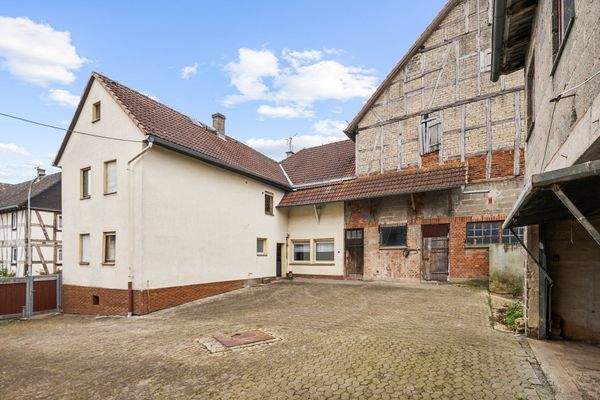 Hof, Blick auf Wohnhaus