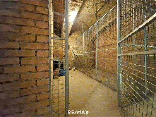 großer Kellerabteil