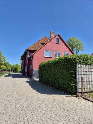 Seitenansicht mit Garten 