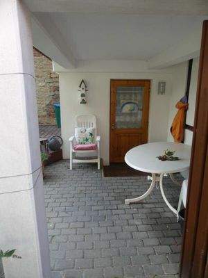 Eingangs- u. überdachter Terr.-Bereich