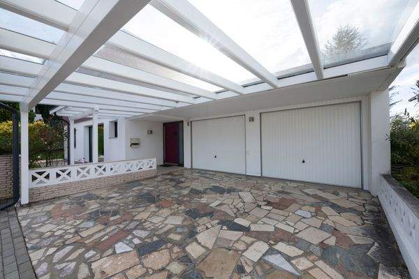 Doppelgarage und Doppelcarport
