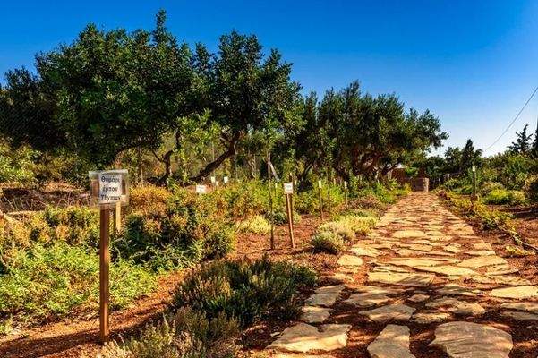 Kreta, Tsifliki: Umweltfreundliche Villa mit Pool, Garten und Whirlpool bei Elounda zu verkaufen