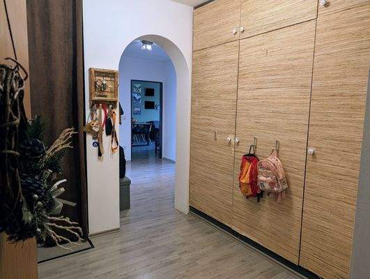 Flur mit Einbauschrank