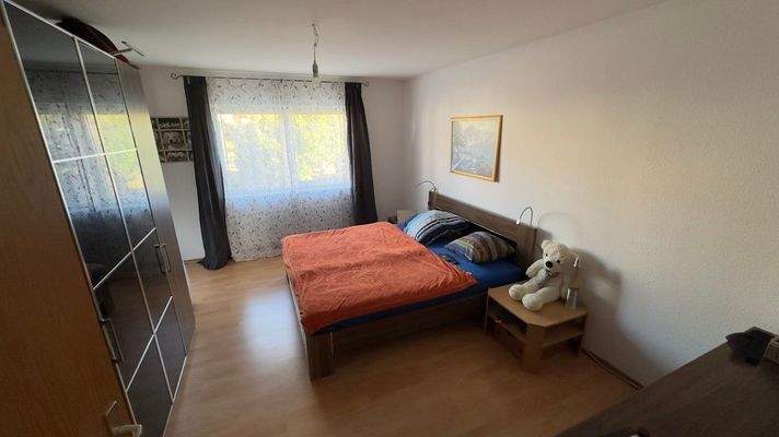 Schlafzimmer (OG-Wohnung)