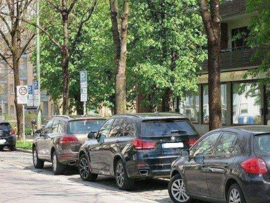 Kurzzeit-Parken vor der Tuer.jpg