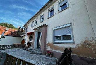 Vorderansicht mit Terrasse