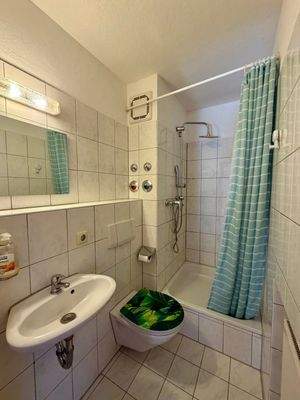 Kleines Bad mit Dusche