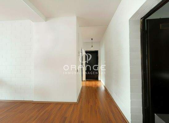 KI (Flur zum Schlafzimmer und Büro)