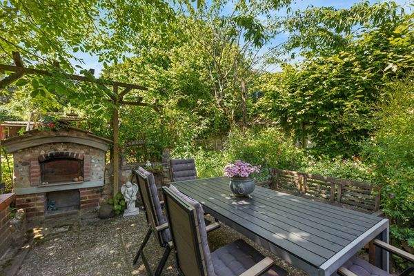 gemütlicher Innenhof mit Ofen 