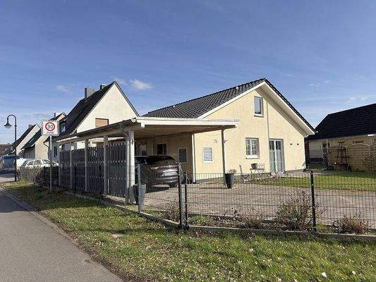 Hausansicht von Straße