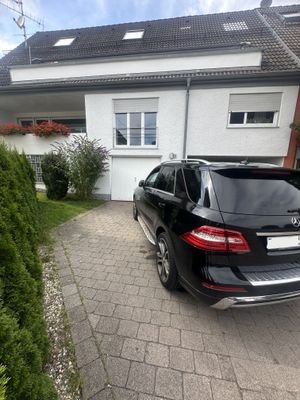 Stellplatz vor Garage.JPG