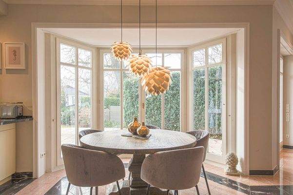 Glaserker und Essbrereich