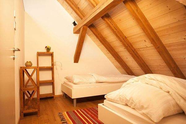 Gemütliches Kinderschlafzimmer mit 2 Einzelbetten, 1,00m x 2,00m.jpg