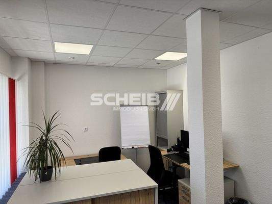 abgehängte Decke mit Beleuchtung