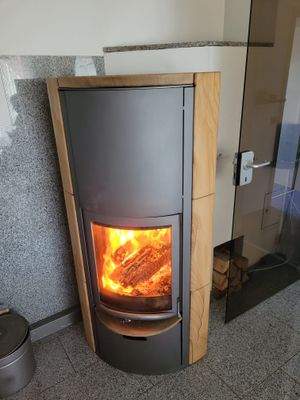 Kaminofen in Wohnzimmer.jpg