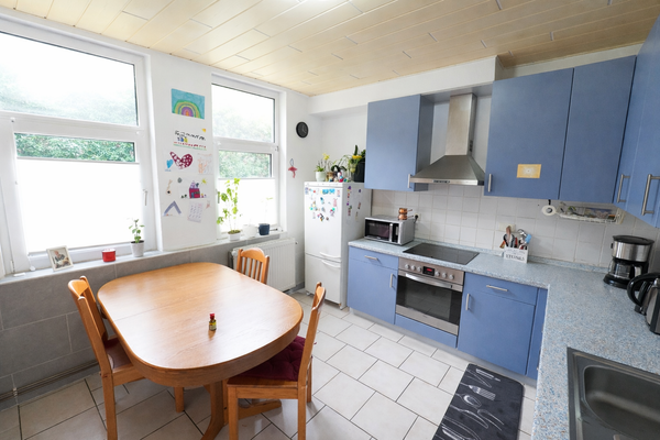 Küche mit Essbereich