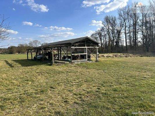 überdachter Abstellplatz