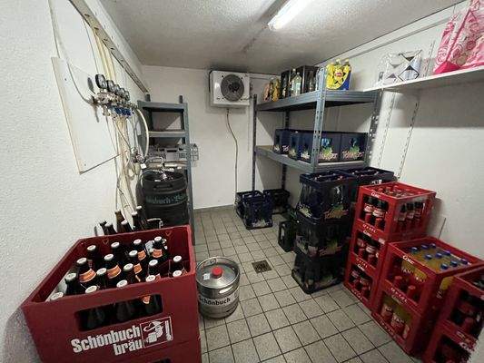 Kühlraum mit Zapfanlage