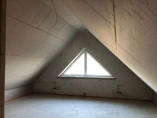 Dreieckfenster im Spitzboden