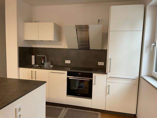 Einbauküche mit Kochinsel