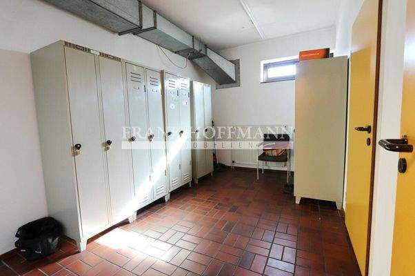 M0877 EG - Umkleide Damen 1.1