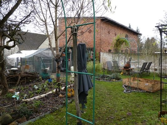 Garten und Rückansicht
