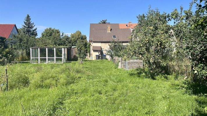 Großer Garten mit Platz zur freien Entfaltung