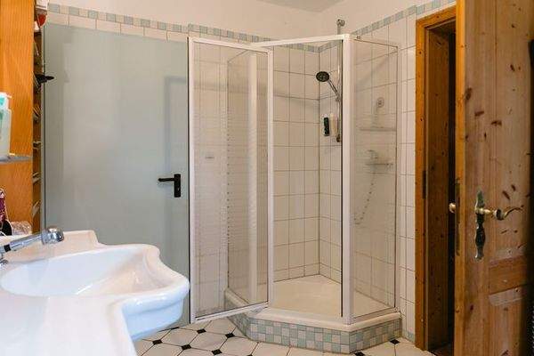 UG-Gäste-Bad m. Dusche