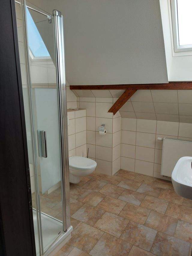 Sehr geräumiges Einfamilienhaus auf 3 Etagen ab sofort zu vermieten - Foto 5